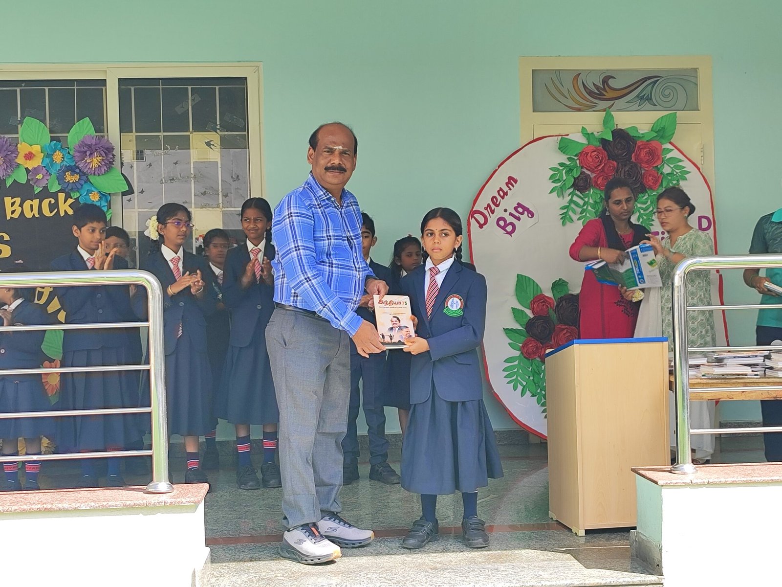 class library book distribution (18)
