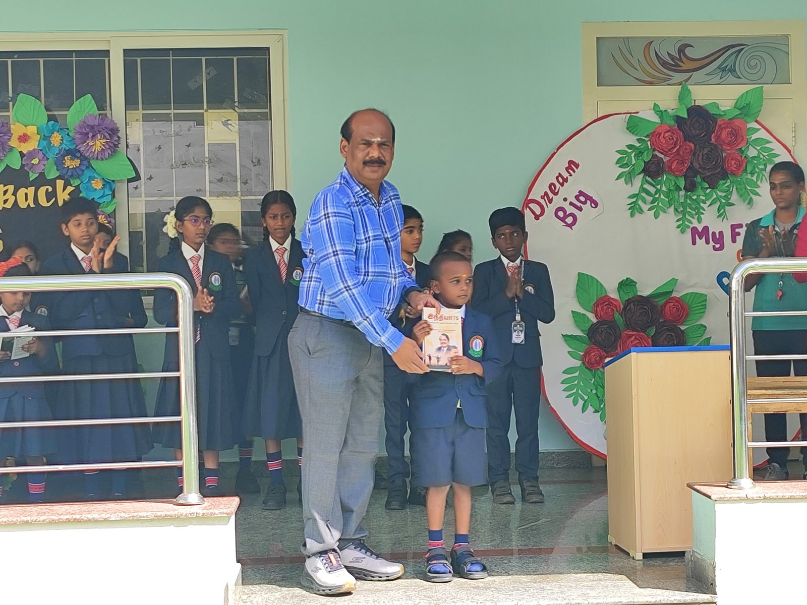 class library book distribution (36)